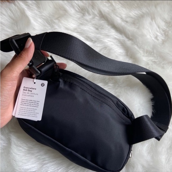 🆕 NWT Lululemon Everywhere Belt Bag 1L Black - Picture 5 of 9